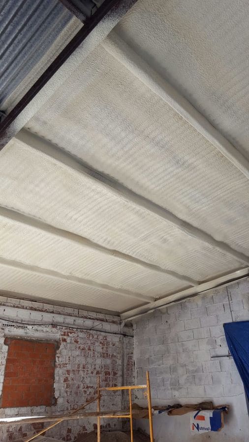 Aislamientos Poliuretano J.C. techo con proceso de impermeabilización